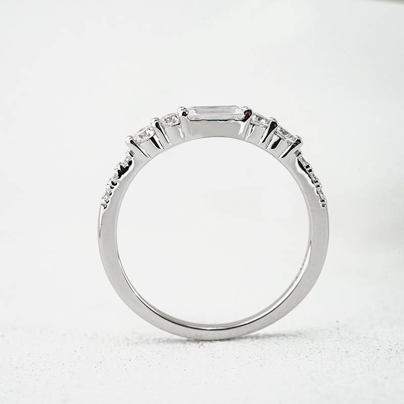 R3-0686方圆交辉款S925银镀18K白金长方形圆形Moissanite排戒0.19ct