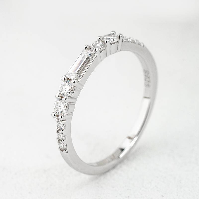 R3-0686方圆交辉款S925银镀18K白金长方形圆形Moissanite排戒0.19ct