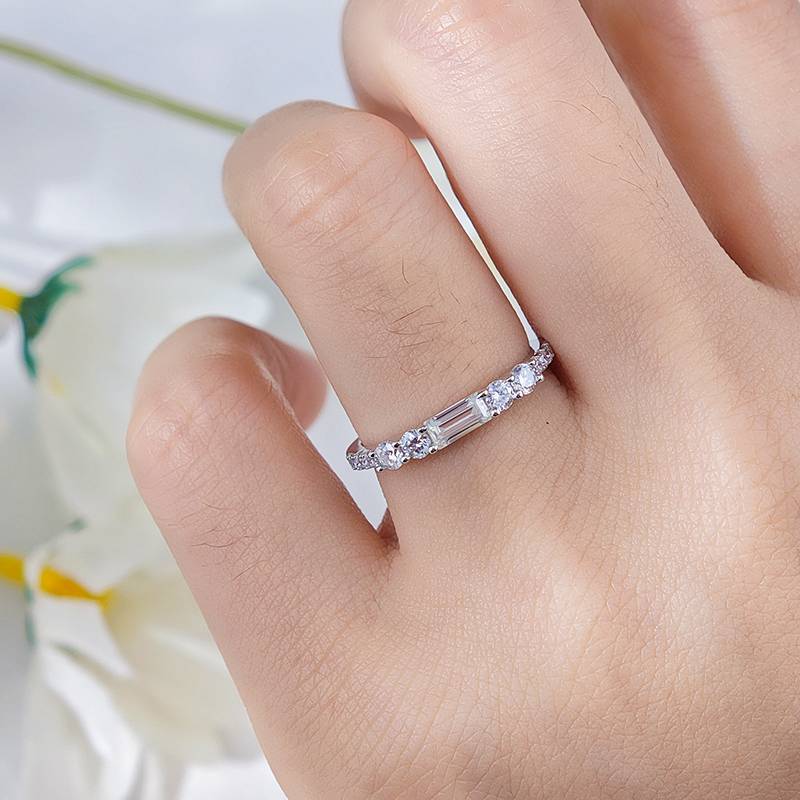 R3-0686方圆交辉款S925银镀18K白金长方形圆形Moissanite排戒0.19ct