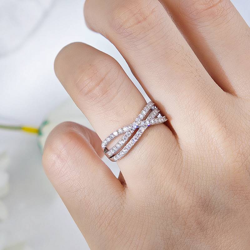 R3-0689交错星辰款S925银镀18K白金圆形Moissanite排戒0.46ct