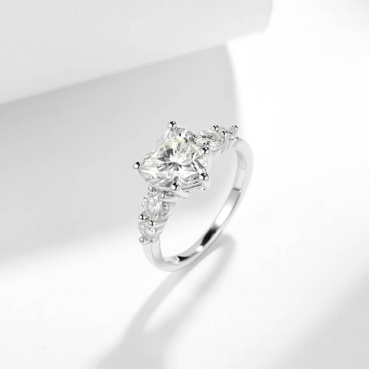 R3-0604心愿星光款S925银镀18K白金心形MoissaniteWomen's Ring主石9*9mmmm/3ct