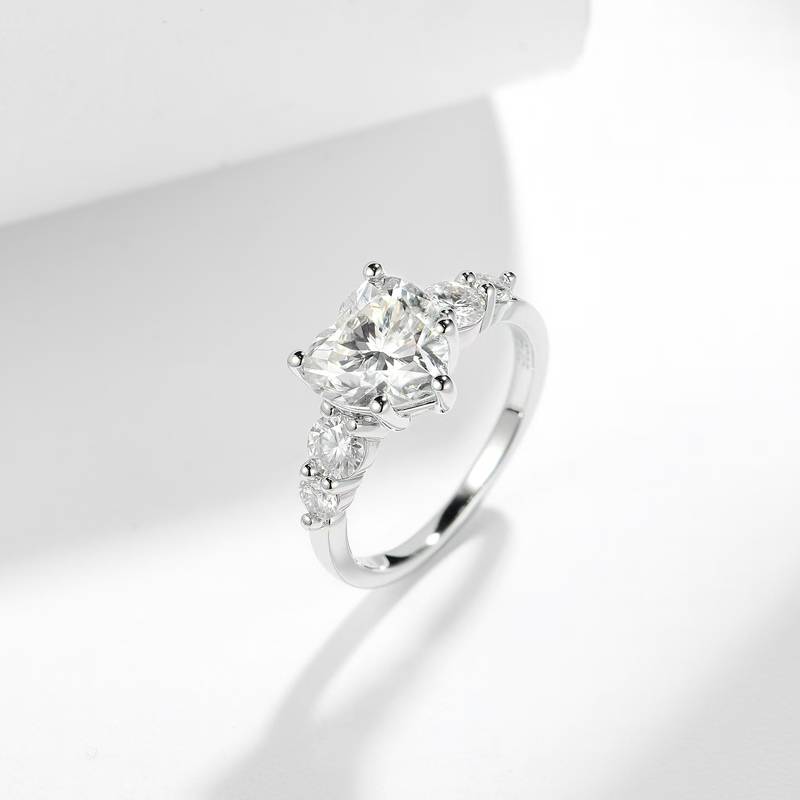 R3-0604心愿星光款S925银镀18K白金心形莫桑钻女戒主石9*9mm/3ct