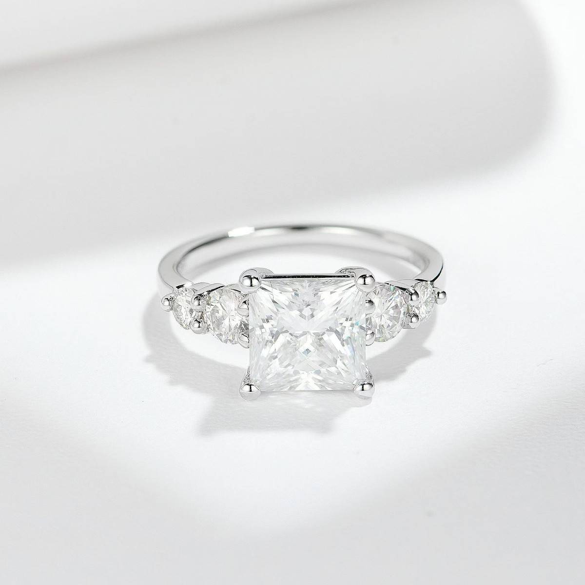 R3-0602公主魅力款S925银镀18K白金公主方形莫桑钻女戒主石8*8mm/3ct