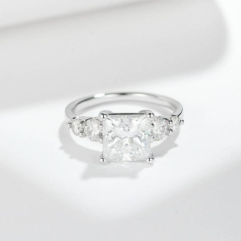 R3-0602公主魅力款S925银镀18K白金公主方形MoissaniteWomen's Ring主石8*8mmmm/3ct