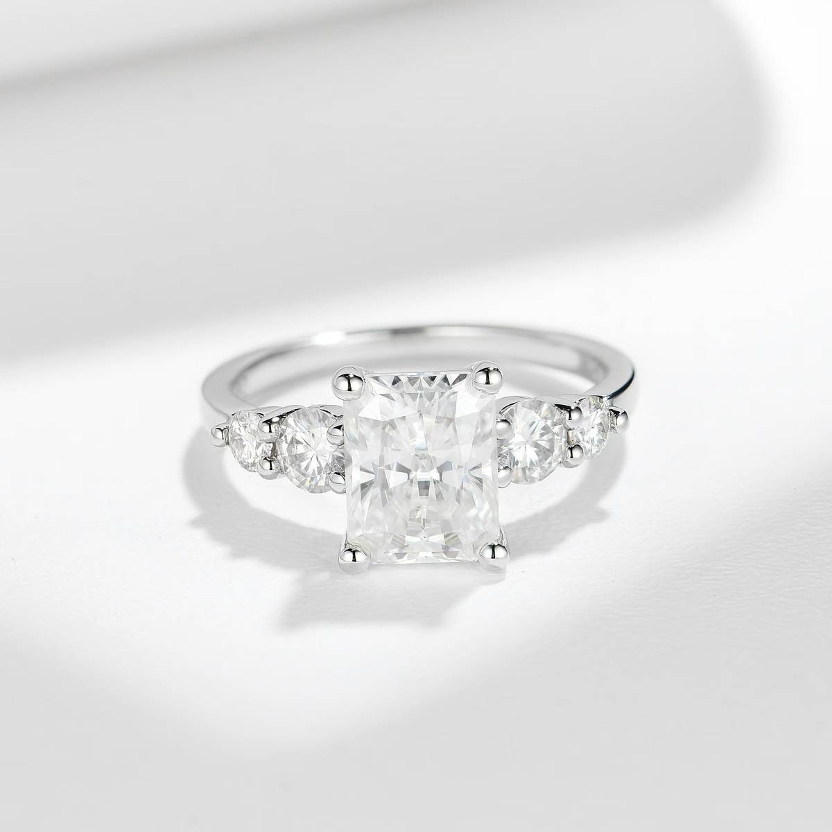 R3-0601R方影逸彩款S925银镀18K白金雷迪恩切割MoissaniteWomen's Ring主石7*9mmmm/3ct