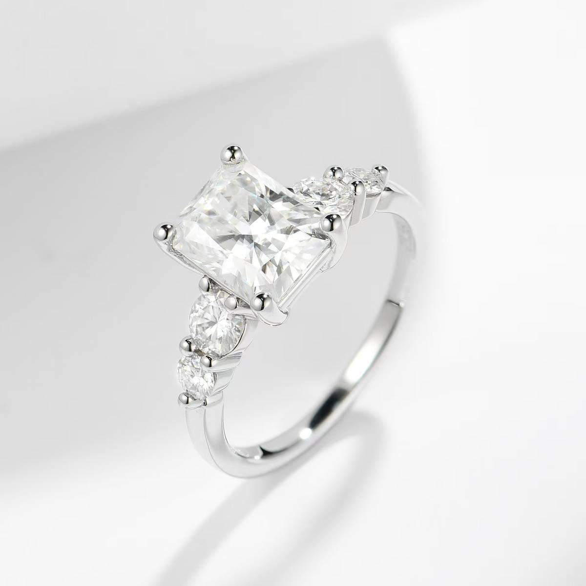 R3-0601R方影逸彩款S925银镀18K白金雷迪恩切割MoissaniteWomen's Ring主石7*9mmmm/3ct