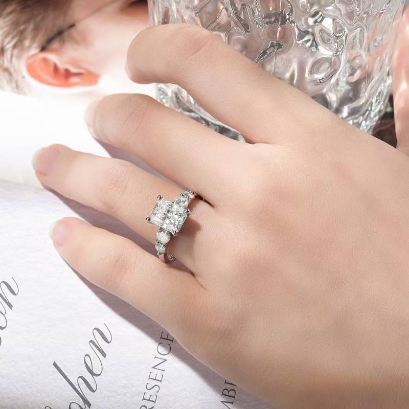 R3-0601R方影逸彩款S925银镀18K白金雷迪恩切割MoissaniteWomen's Ring主石7*9mmmm/3ct