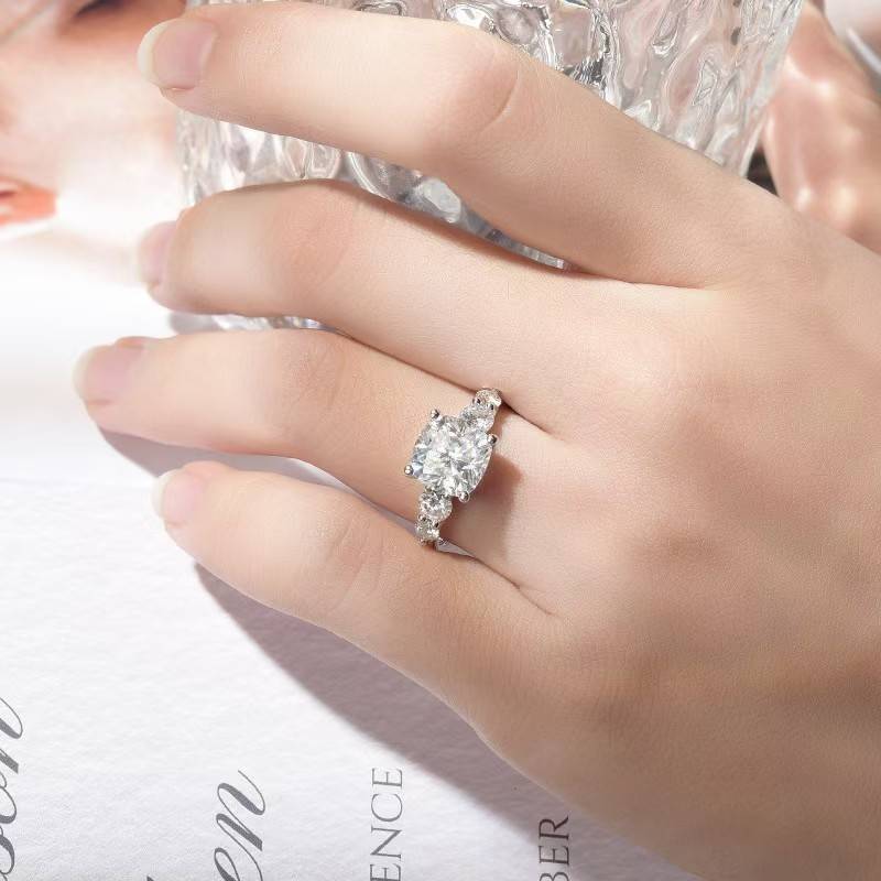 R3-0599满方印记款S925银镀18K白金枕形MoissaniteWomen's Ring主石8.5*8mm.5mm/3ct
