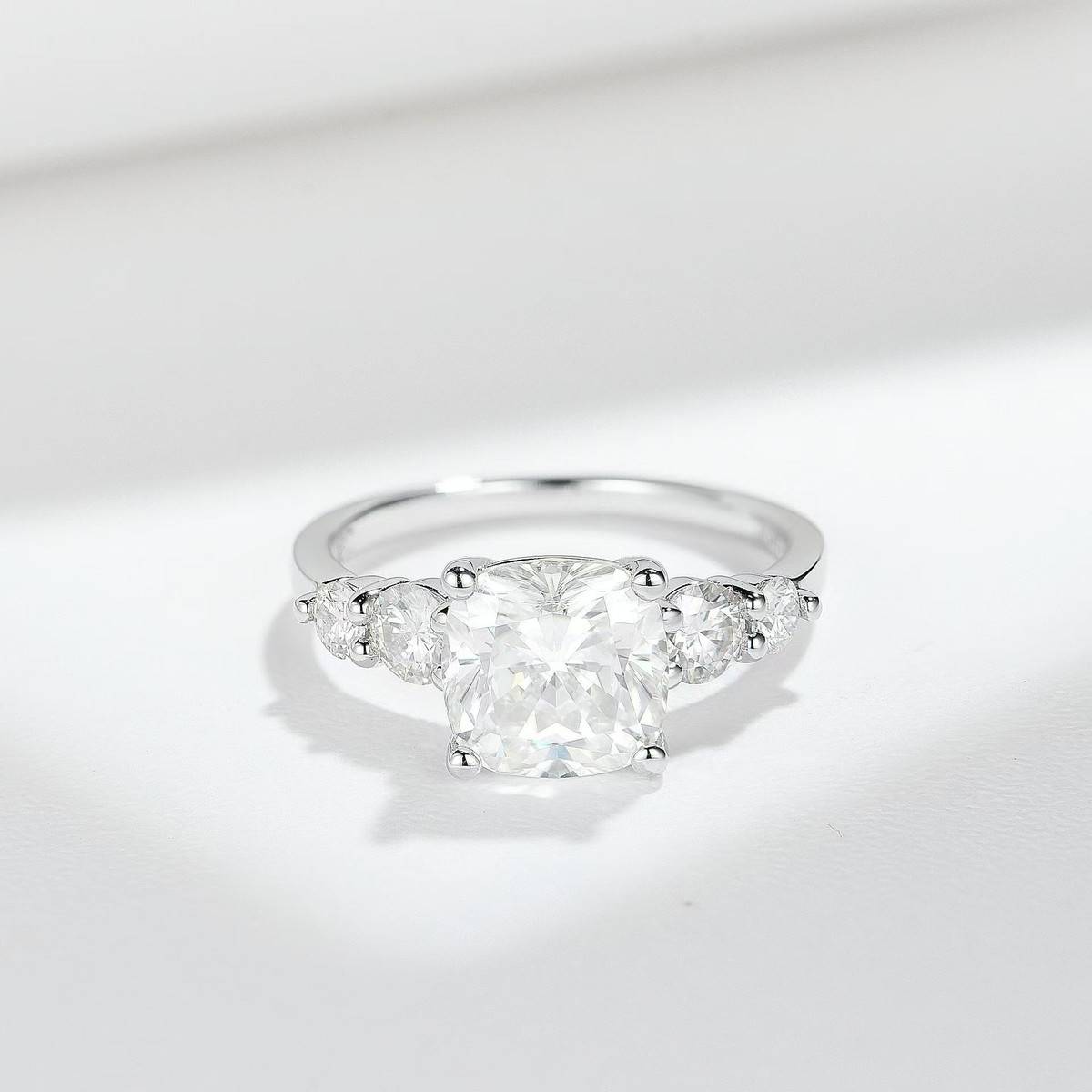 R3-0599满方印记款S925银镀18K白金枕形莫桑钻女戒主石8.5*8.5mm/3ct
