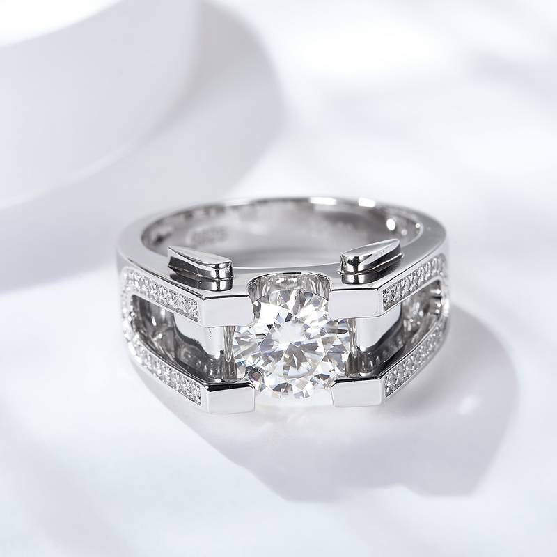 RM2010B卓越Men's Ring款S925银镀18K白金圆形MoissaniteMen's Ring主1.0ct/2.0ct