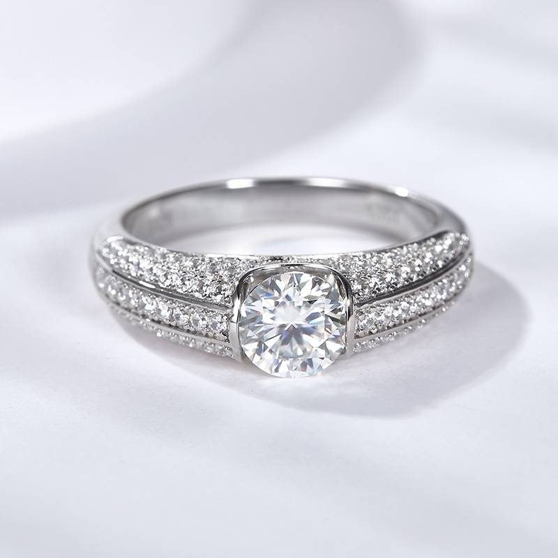 RM2009B渊博之戒款S925银镀18K白金圆形莫桑钻男戒主1.0ct/2.0ct