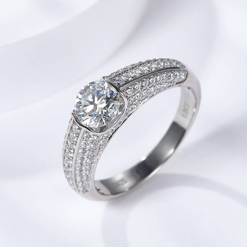 RM2009B渊博之戒款S925银镀18K白金圆形莫桑钻男戒主1.0ct/2.0ct