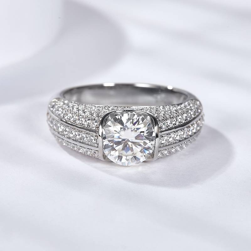 RM2009B渊博之戒款S925银镀18K白金圆形莫桑钻男戒主1.0ct/2.0ct