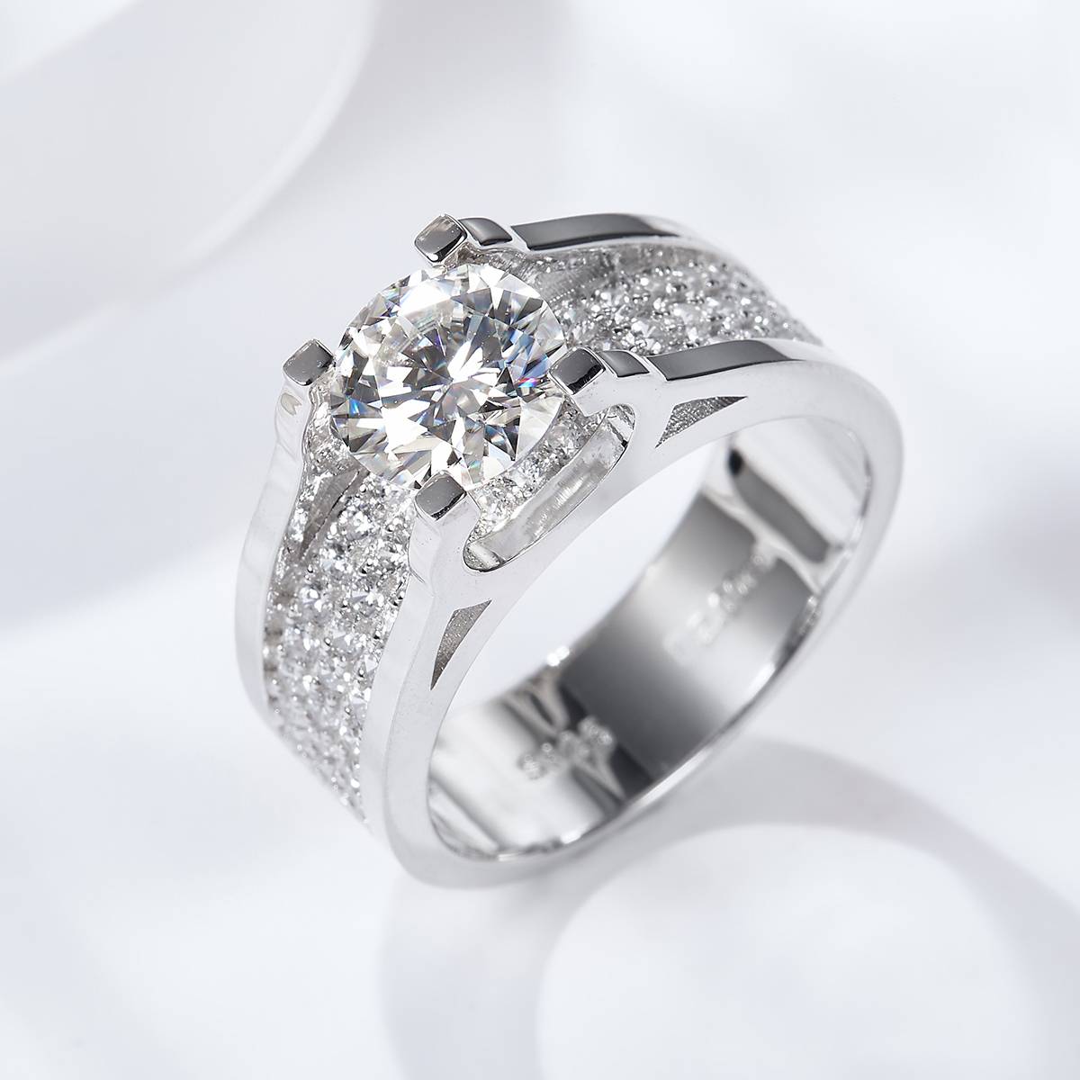 RM2008B俊逸Men's Ring款S925银镀18K白金圆形MoissaniteMen's Ring主1.0ct/2.0ct