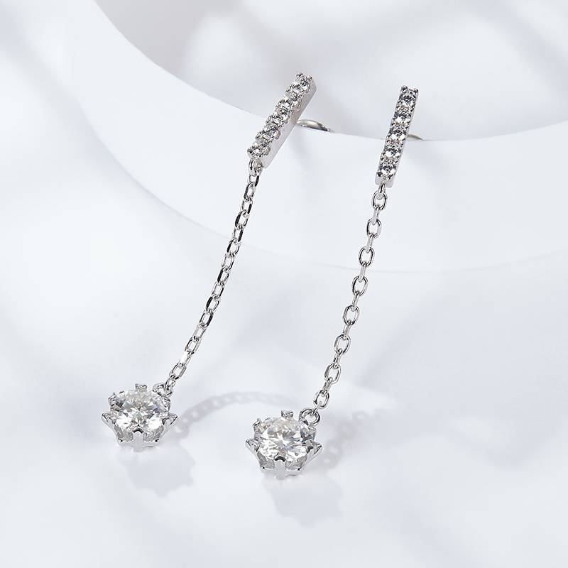 EM4012E雪晶之恋款S925银镀18K白金圆形MoissaniteStud Earring流苏灵动Stud Earring0.5ct*2