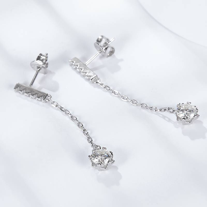 EM4012E雪晶之恋款S925银镀18K白金圆形MoissaniteStud Earring流苏灵动Stud Earring0.5ct*2