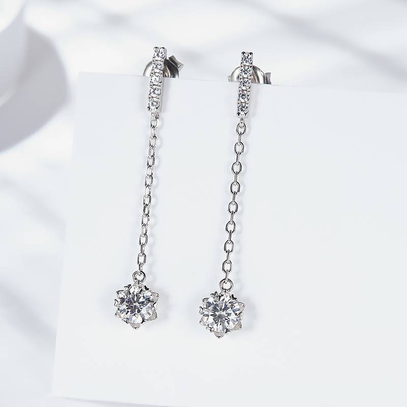 EM4012E雪晶之恋款S925银镀18K白金圆形MoissaniteStud Earring流苏灵动Stud Earring0.5ct*2