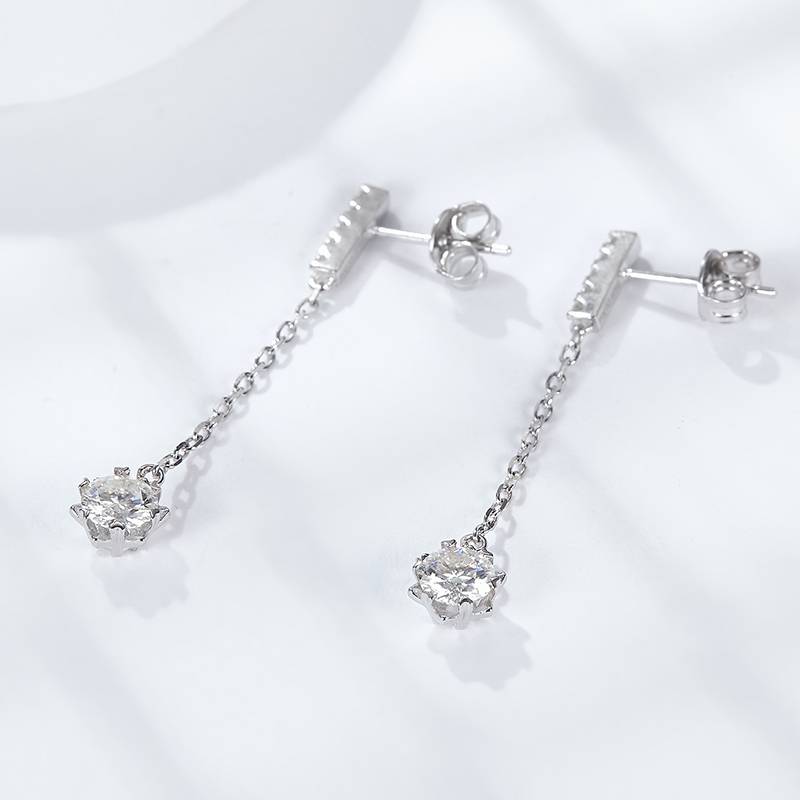 EM4012E雪晶之恋款S925银镀18K白金圆形MoissaniteStud Earring流苏灵动Stud Earring0.5ct*2