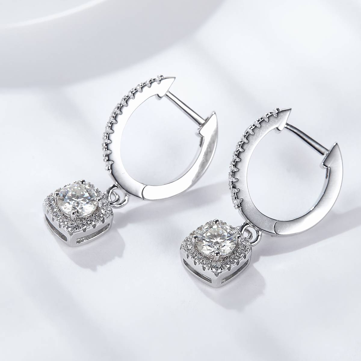 EM4010E璀璨方华款S925银镀18K白金圆形莫桑钻耳环0.5ct*2/1.0ct*2