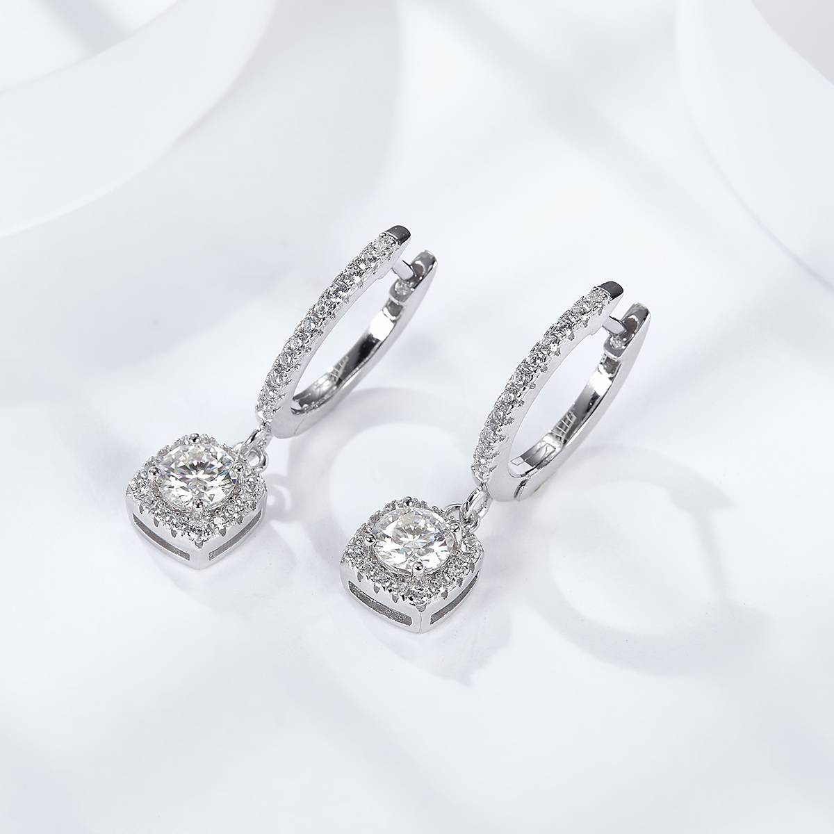 EM4010E璀璨方华款S925银镀18K白金圆形莫桑钻耳环0.5ct*2/1.0ct*2