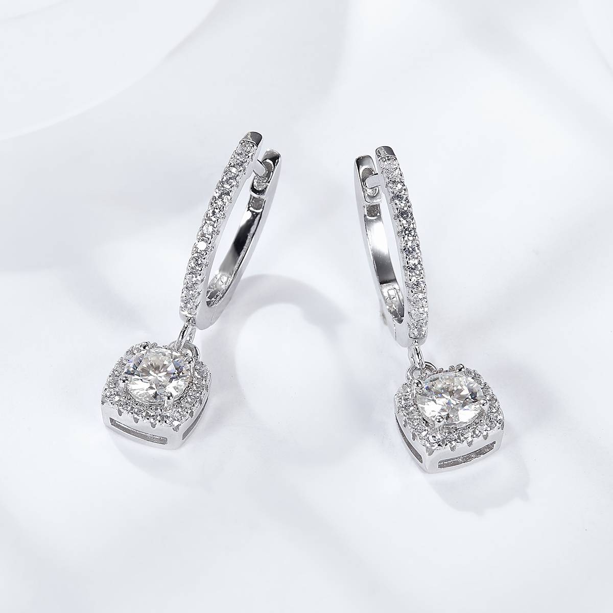 EM4010E璀璨方华款S925银镀18K白金圆形莫桑钻耳环0.5ct*2/1.0ct*2