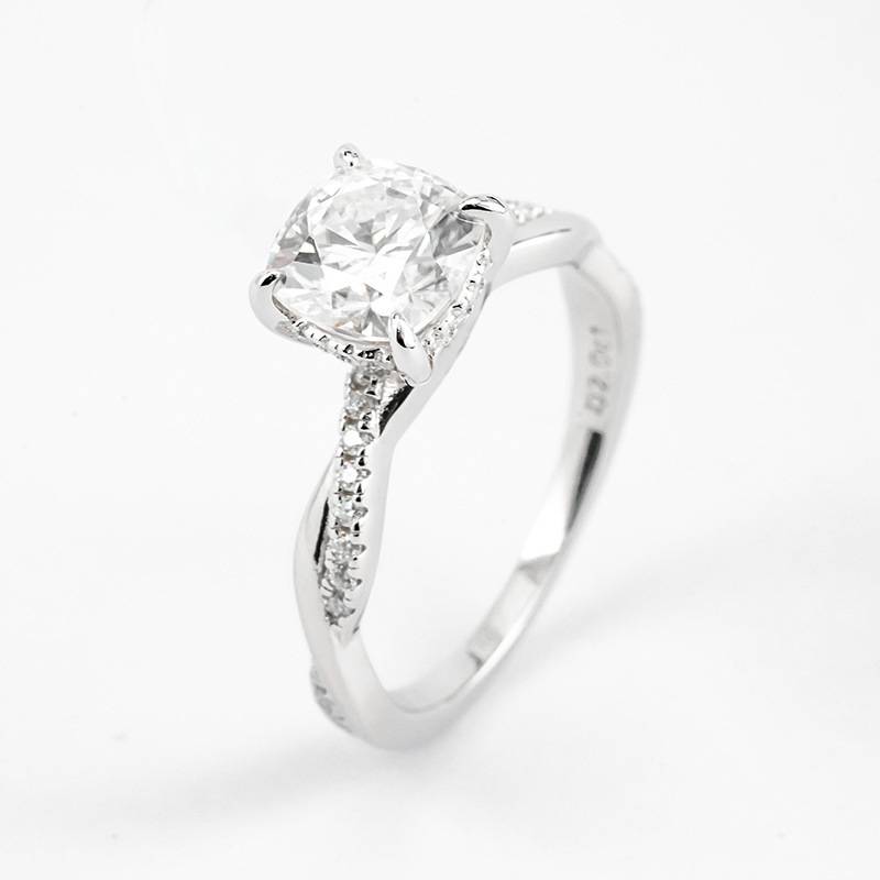 R3-0619满方藤蔓款S925银镀18K金枕形莫桑钻女戒主石7*7mm/2.0ct