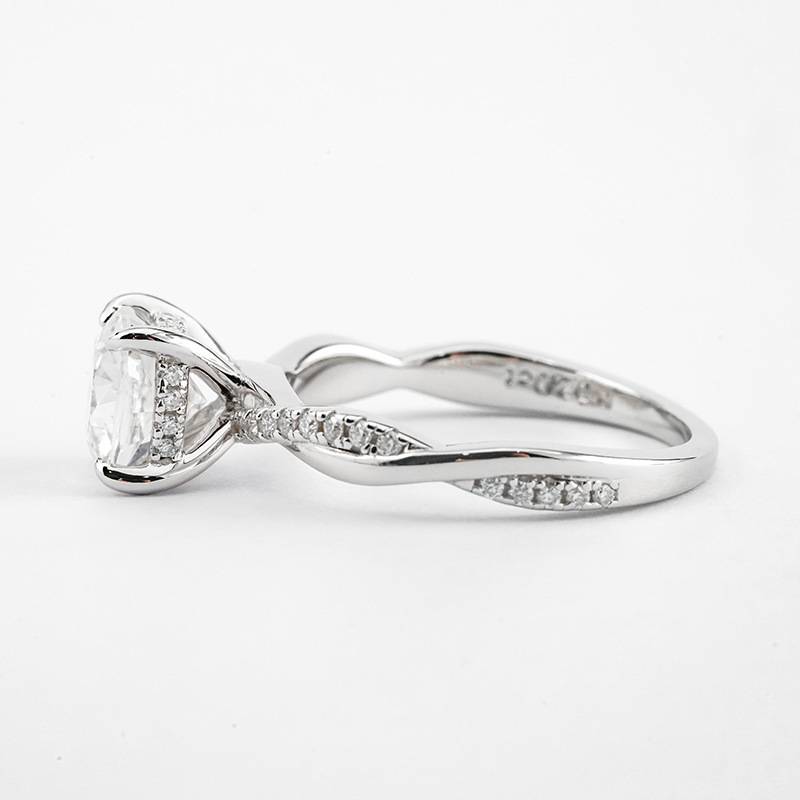 R3-0619满方藤蔓款S925银镀18K金枕形莫桑钻女戒主石7*7mm/2.0ct