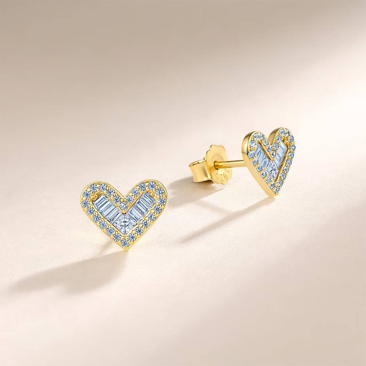 E23711款S925银镀18K金Moissanite爱心Stud Earring0.6ct