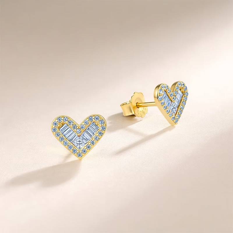 E23711款S925银镀18K金莫桑钻爱心耳钉0.6ct