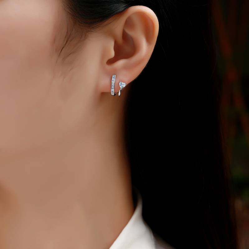 E23761款S925银镀18K金心形莫桑钻时尚耳钉1.2ct