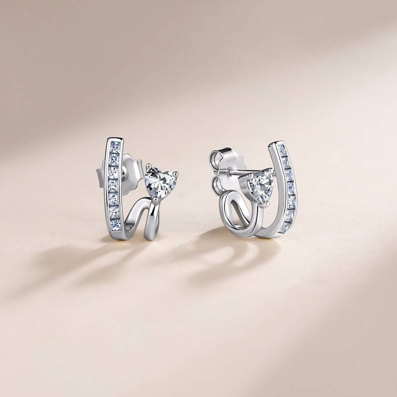 E23761款S925银镀18K金心形莫桑钻时尚耳钉1.2ct