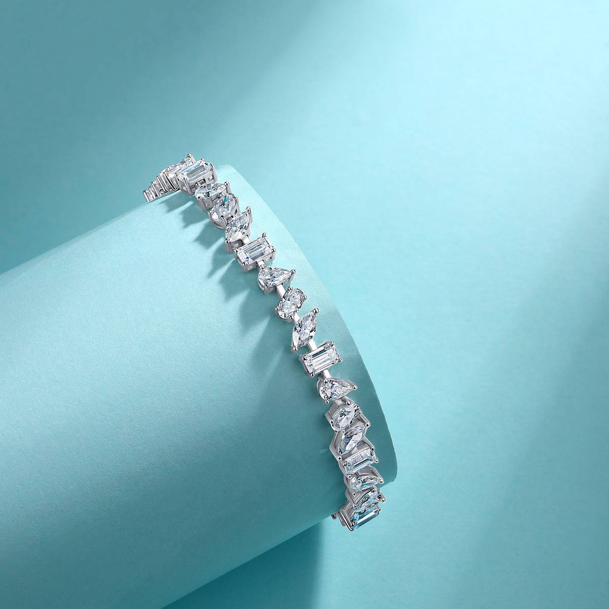 SB0393103款S925银镀18K金异形莫桑钻璀璨几何手链11.4ct
