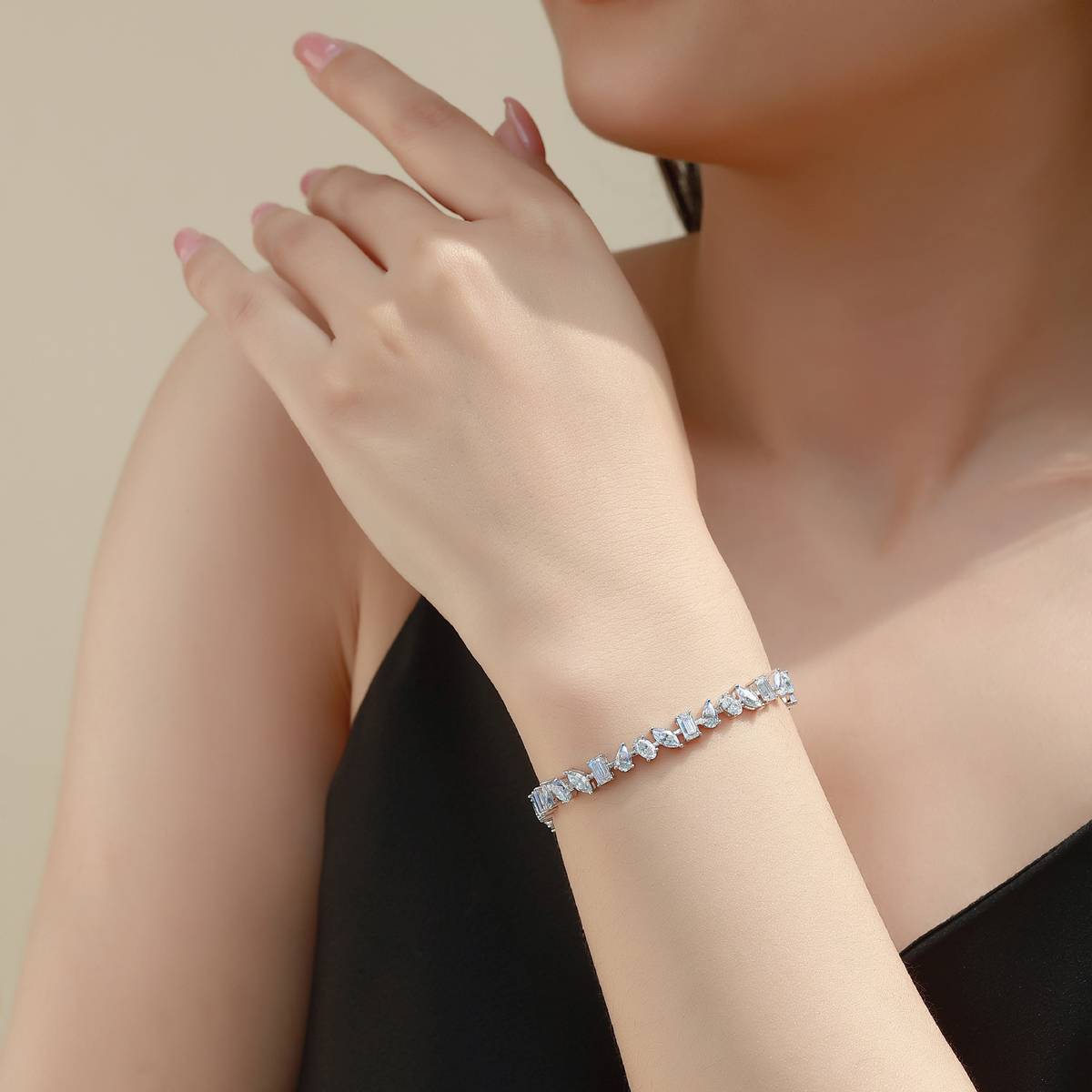 SB0393103款S925银镀18K金异形莫桑钻璀璨几何手链11.4ct