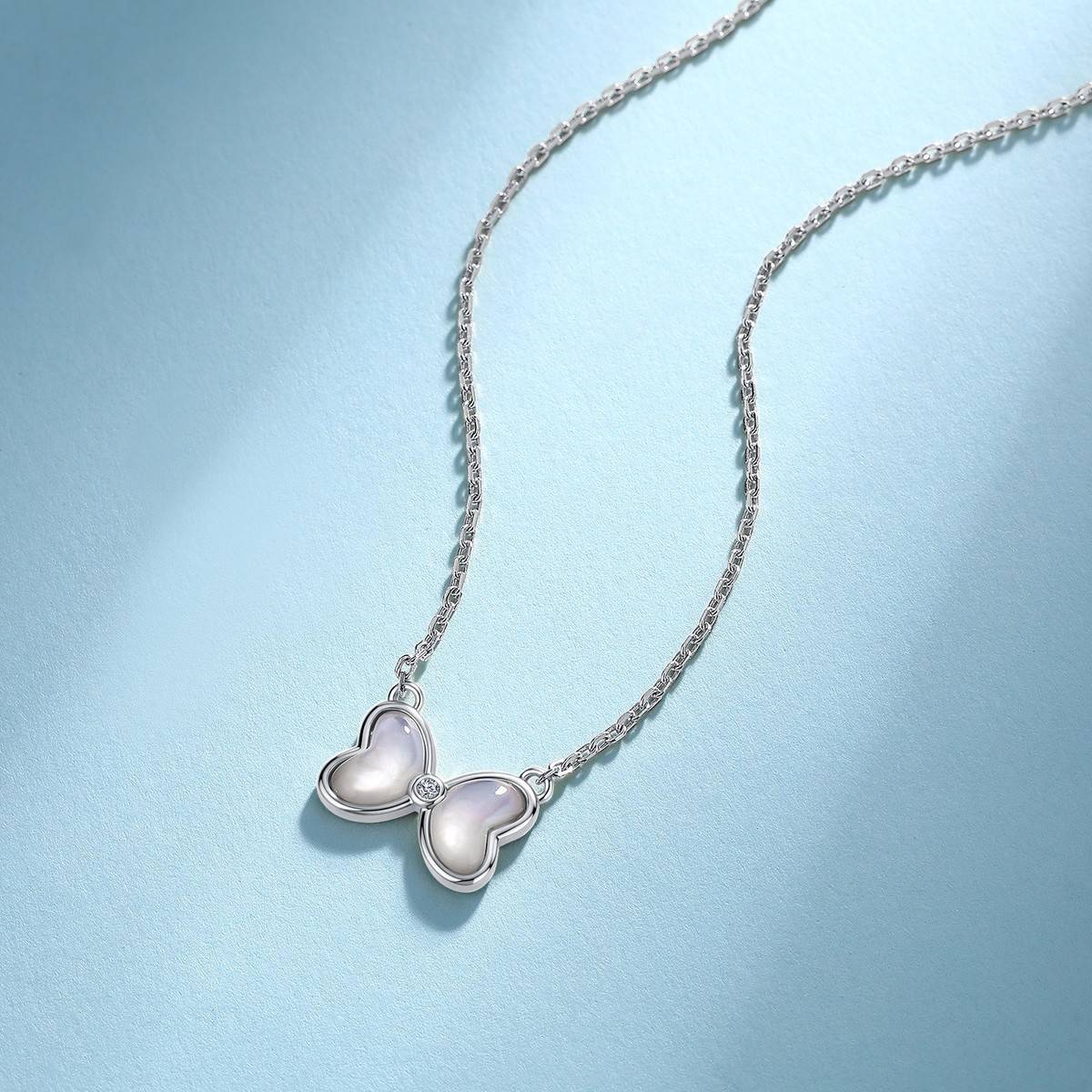MP2491款S925银镀18K金Moissanite白贝母可爱蝴蝶结Necklace0.015ct