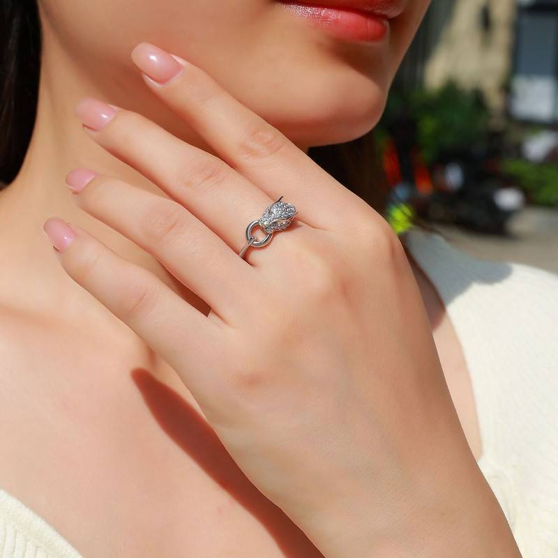 MR1180款S925银镀18K金Moissanite满镶豹头Ring0.53ct