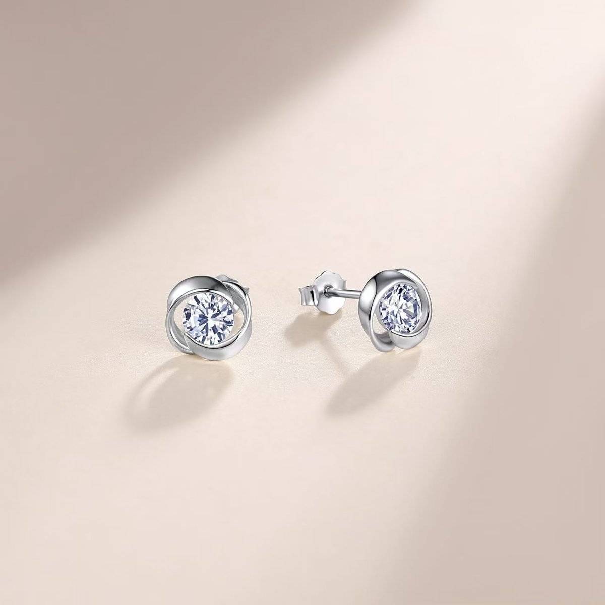 MT0095-S款S925银镀18K金圆形莫桑钻旋风耳钉0.5ct*2
