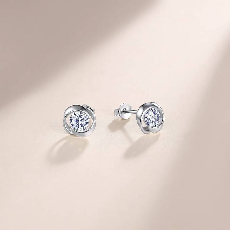 MT0095-S款S925银镀18K金圆形莫桑钻旋风耳钉0.5ct*2