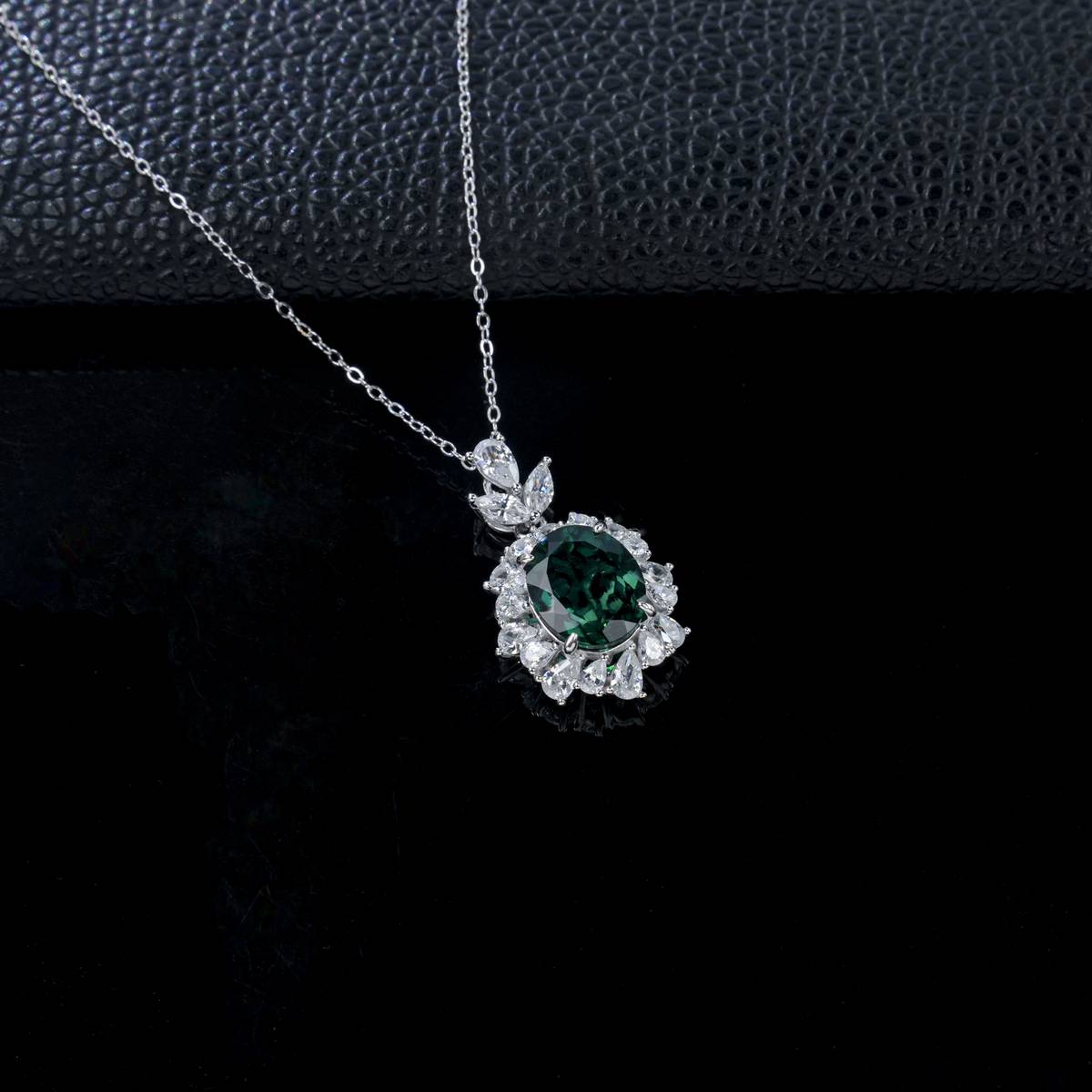 P1337款S925银镀18K白金蛋形培育彩宝宫廷LuxuryNecklace主石11*9mmmm/4.23ct