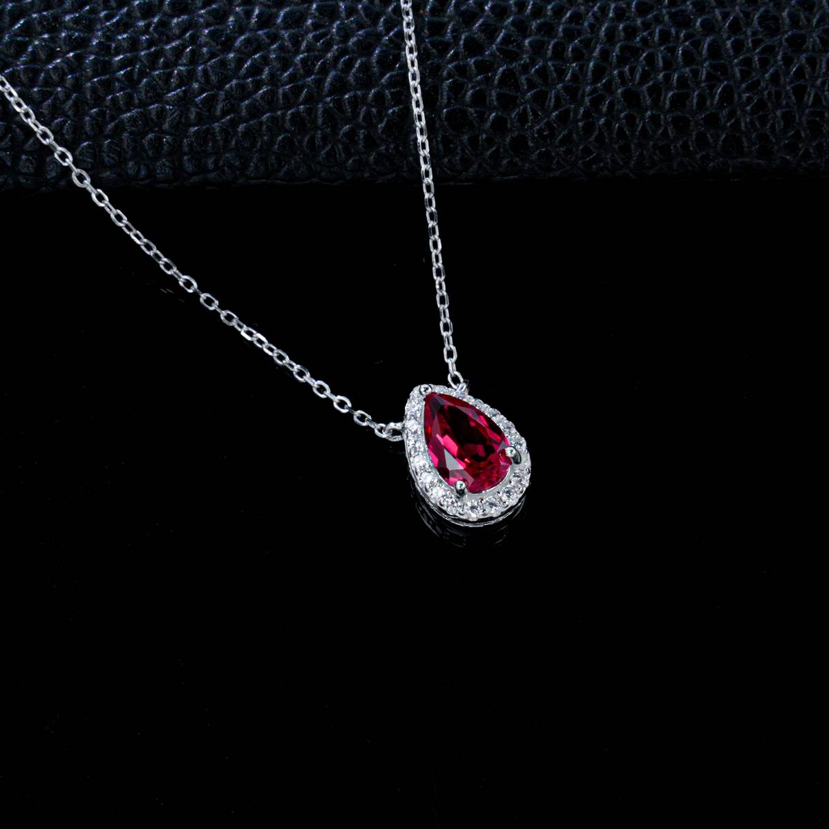 P1587款S925银镀18K白金梨形培育彩宝Necklace主石9*6mmmm/3.4ct