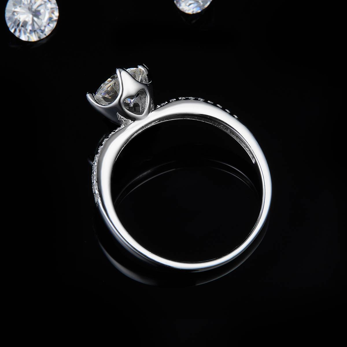 单头女戒S925银镀白金女戒定制选款主石莫桑钻1.0ct/副石高碳钻
