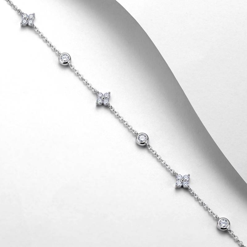 B52566-BMC款银镀18K白金莫桑钻精致四叶草手链0.78ct