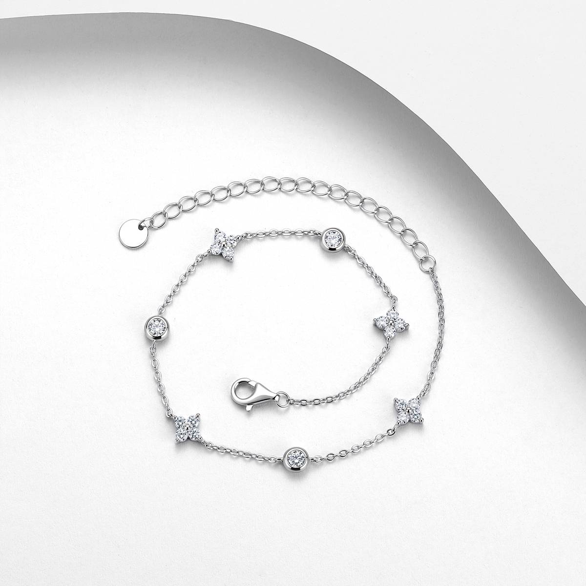 B52566-BMC款银镀18K白金莫桑钻精致四叶草手链0.78ct
