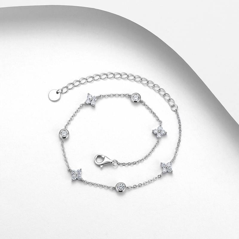 B52566-BMC款银镀18K白金莫桑钻精致四叶草手链0.78ct
