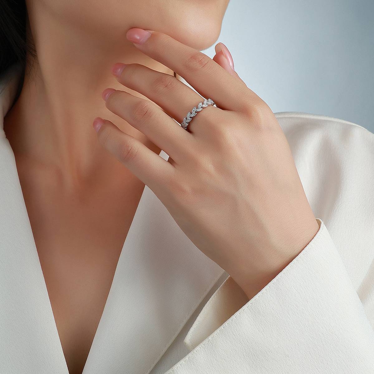 R52545款银镀18K白金圆形莫桑钻橄榄叶女戒0.16ct