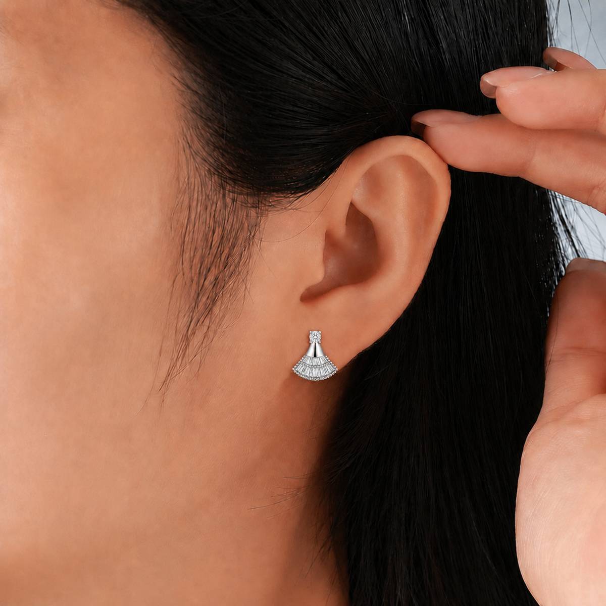 E12521款银镀18K白金梯方形莫桑钻小裙摆耳钉0.54ct