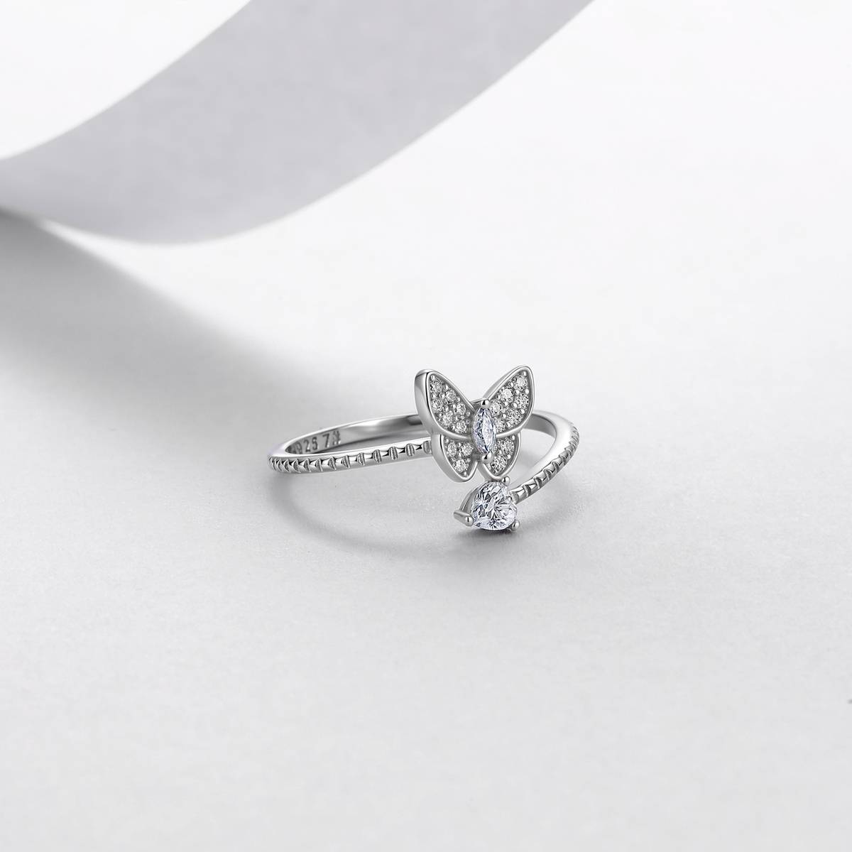 R52546款银镀18K白金心形莫桑钻飞舞蝴蝶小清新女戒0.4ct