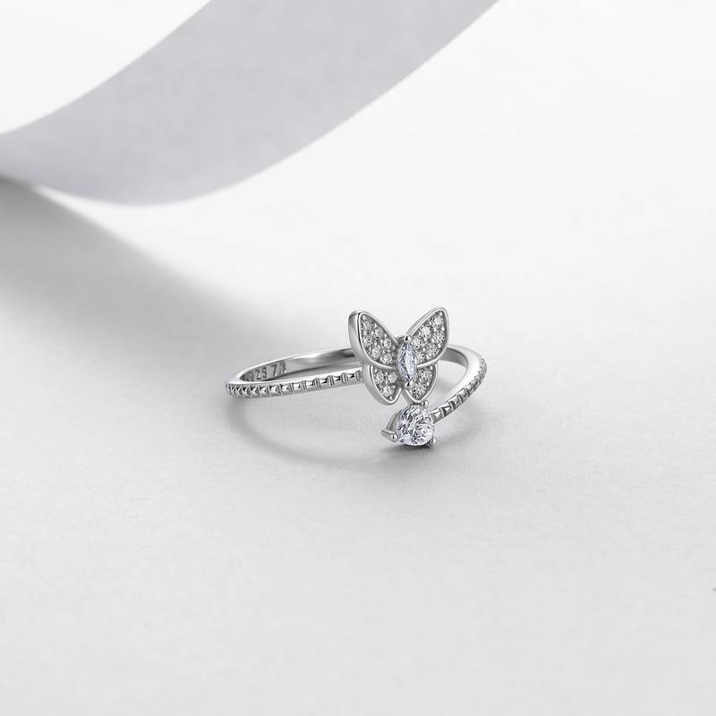 R52546款银镀18K白金心形莫桑钻飞舞蝴蝶小清新女戒0.4ct