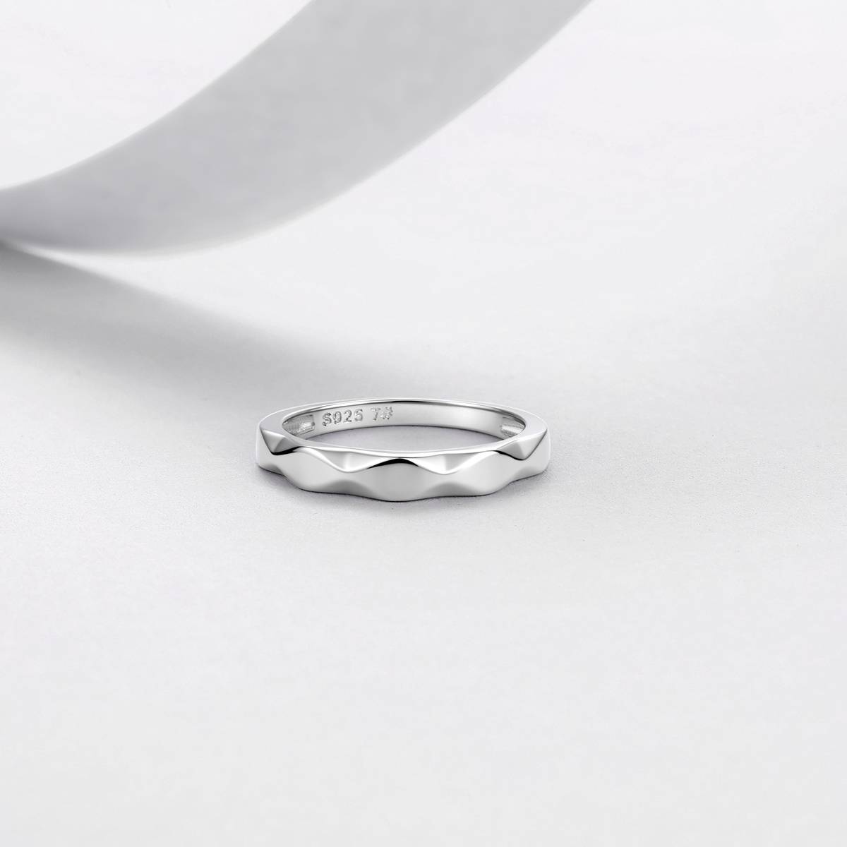 R52617款银镀18K白金圆形莫桑钻轻奢对戒0.19ct