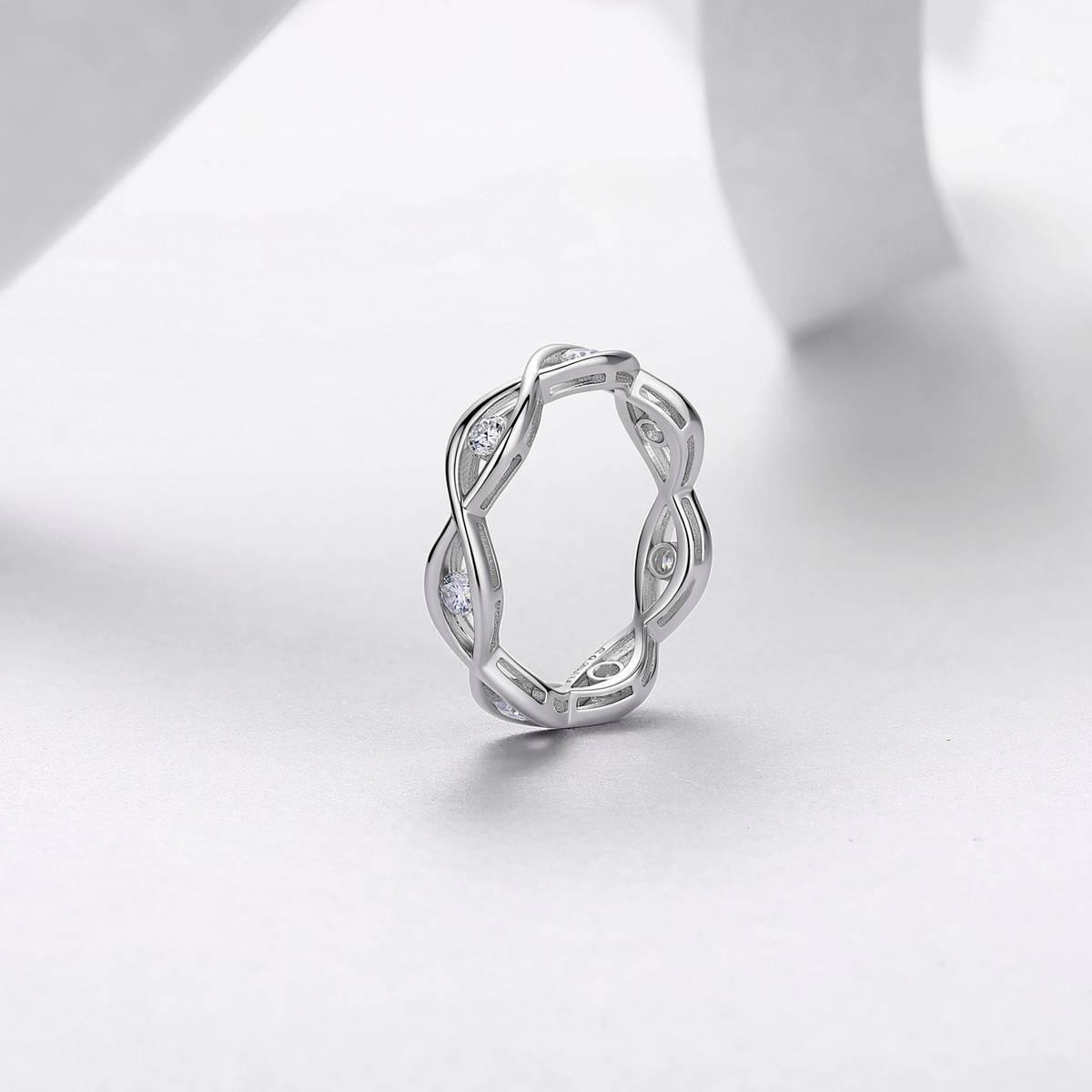 R52596款银镀18K白金圆形莫桑钻波光粼粼女戒0.45ct