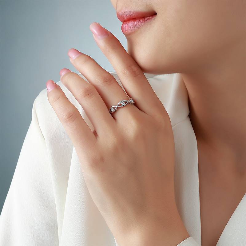 R52596款银镀18K白金圆形莫桑钻波光粼粼女戒0.45ct